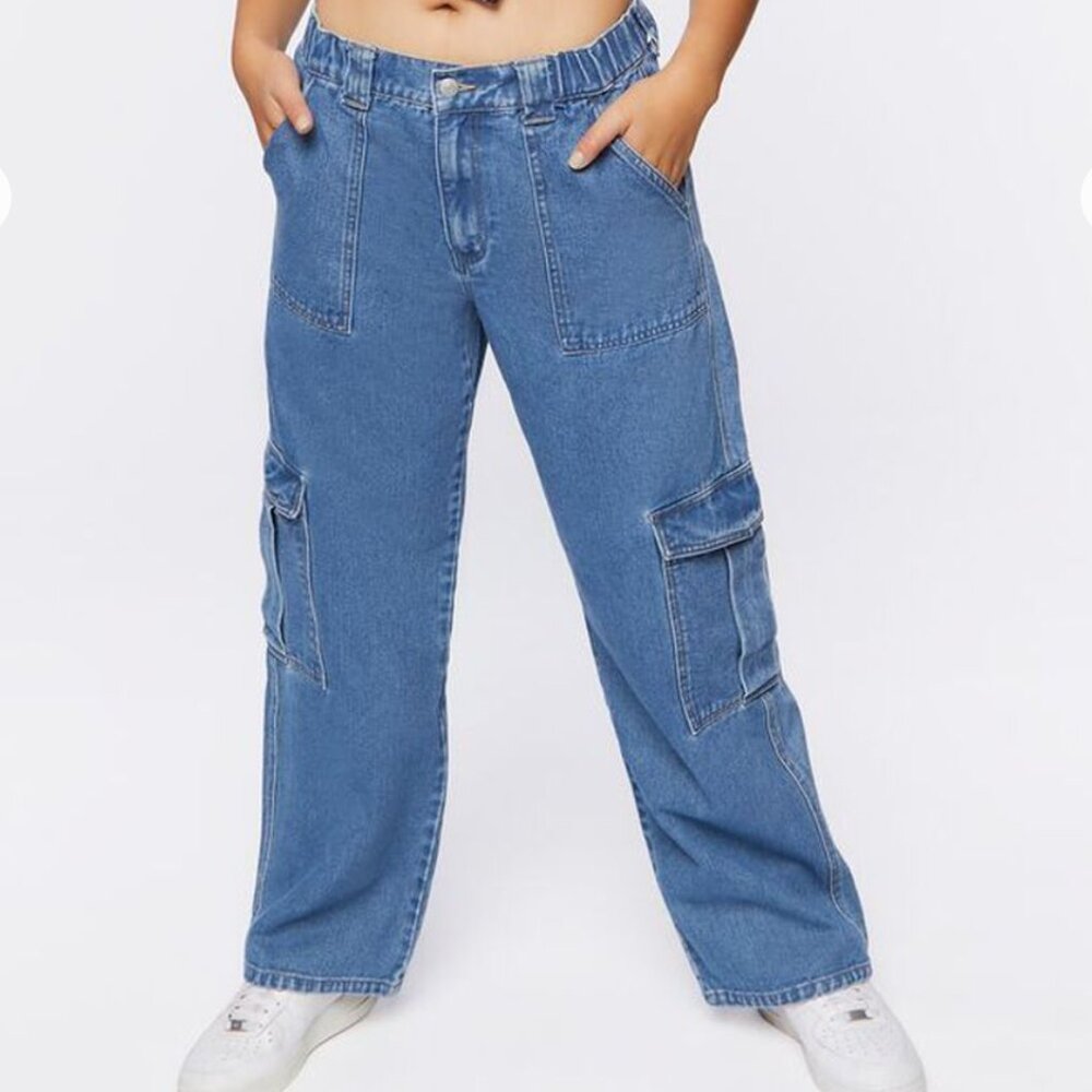 NWOT: Forever 21 Medium Wash High Rise Cargo Jeans